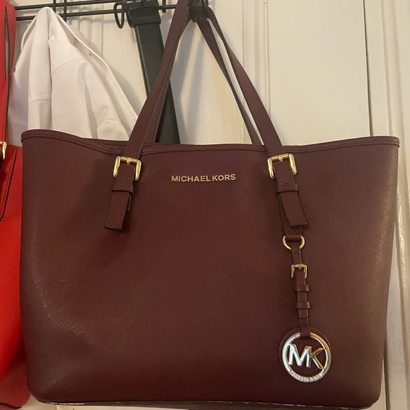 Burgundy Michael Kors Tote Bag, Used in excellent condition, Large - Picture 1 of 2